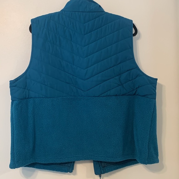 NWOT Vest with Pockets - Picture 3 of 3